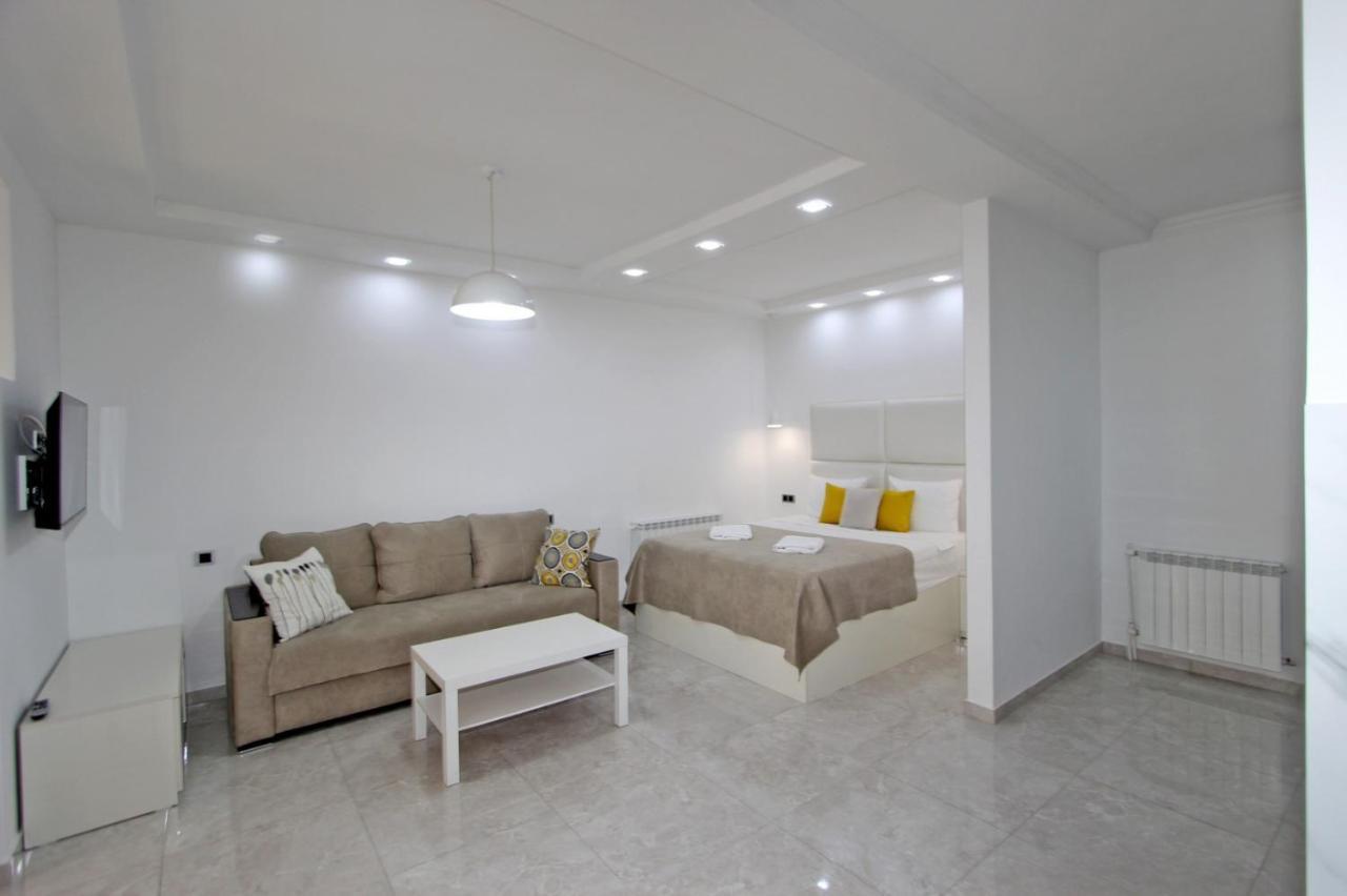 Appartment Lux, 2 Bedroom Yerevan Bagian luar foto